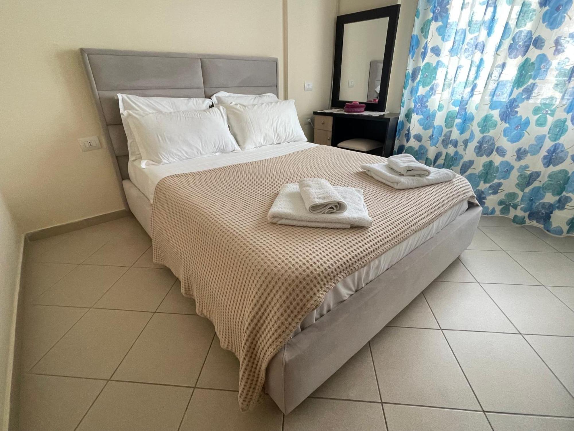 Central Apartament Himare Exterior photo